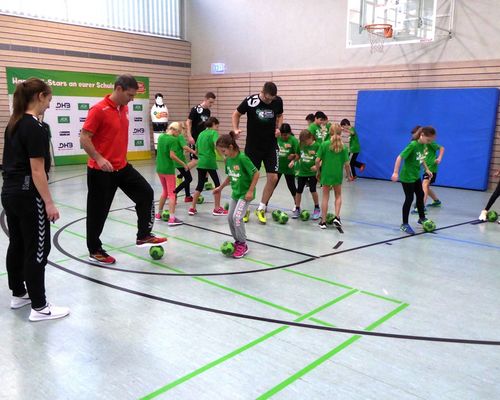 Handballstars zu Gast in der Pestalozzi-Grundschule Hockenheim