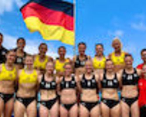 Männer und Frauen stellen sich für die Europameisterschaft auf