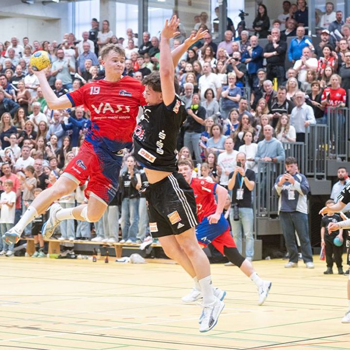 Linus Schmid der JANO Filder beim Torabschluss. 