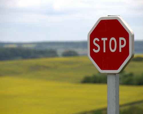Stopschild-Grafik zur Trikottag-Absage