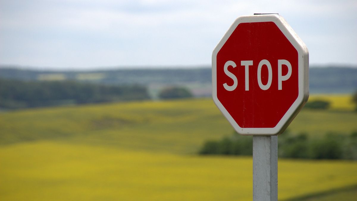 Stopschild-Grafik zur Trikottag-Absage