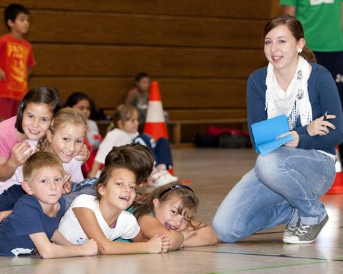 Kinder beim Handball