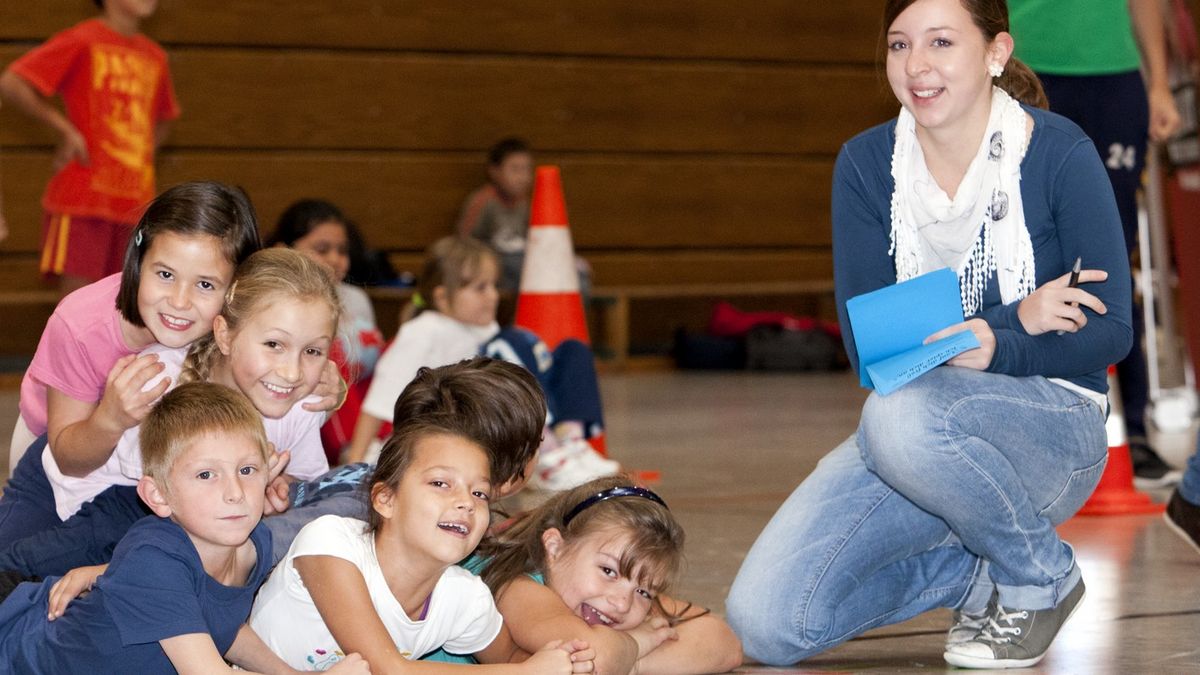 Kinder beim Handball