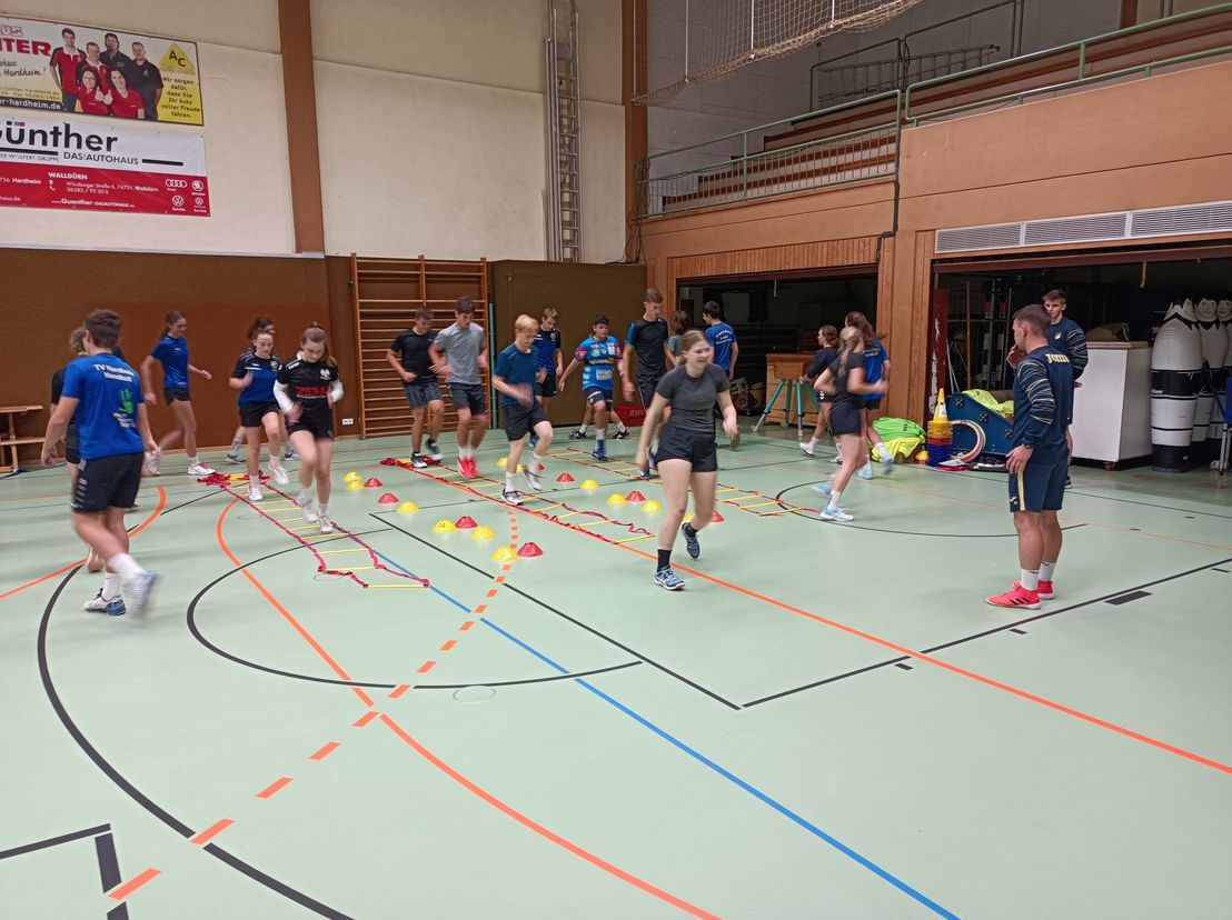 Übungen an der Koordinationsleiter