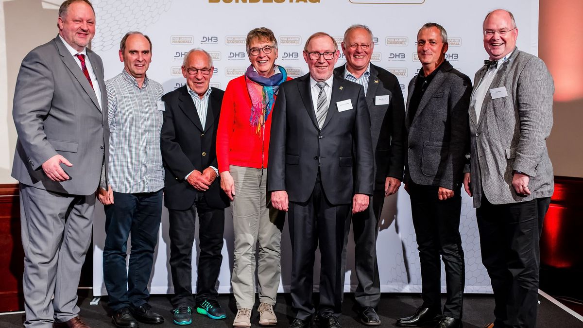 Quelle: Sascha Klahn/DHB - Geehrte mit BHV-Präsident Holger Nickert (rechts)